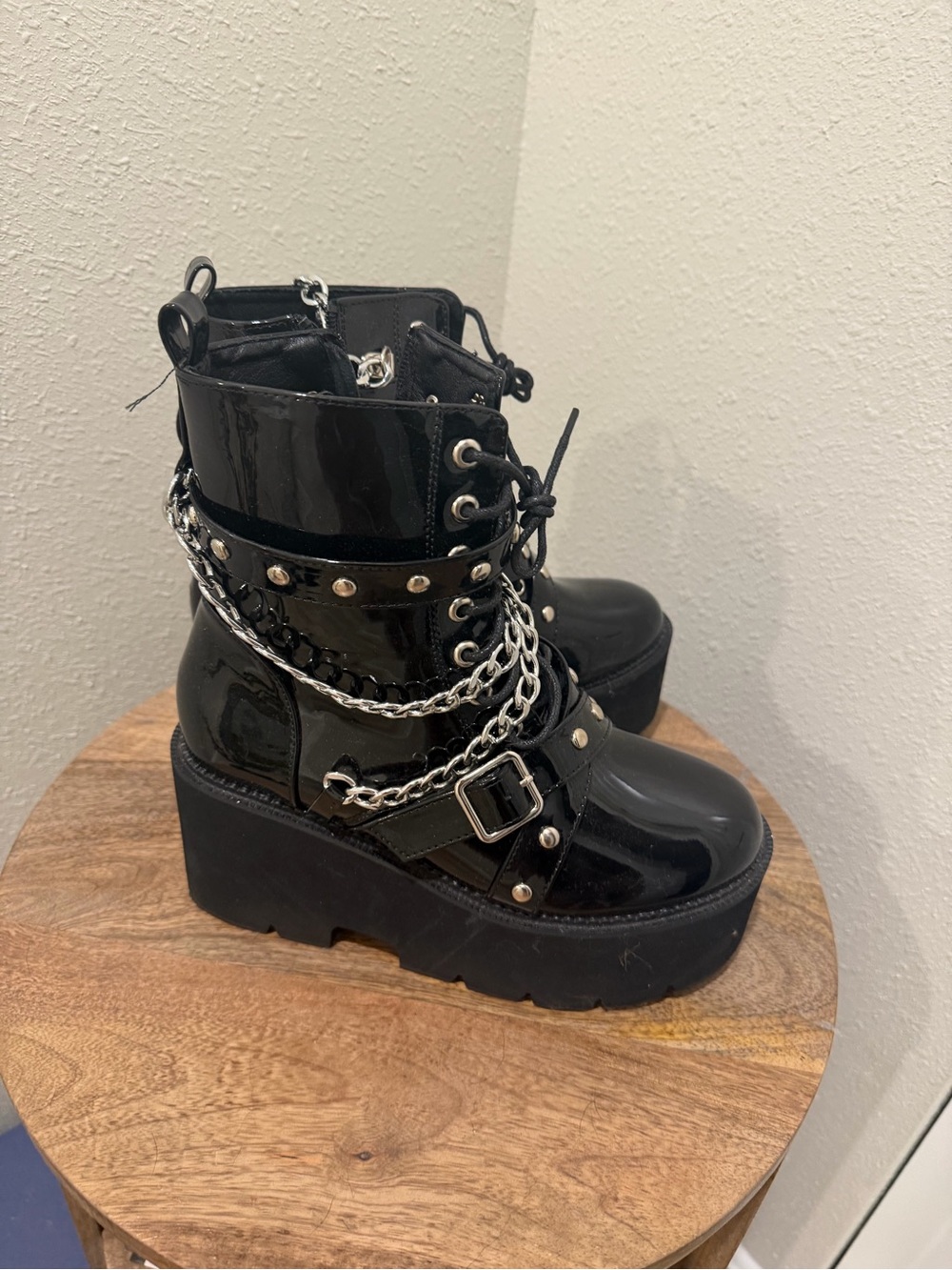 Source Unknown Black Patent Platform Combat Boots with Silver Chains - Picture 2 of 4